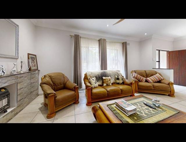 3 BEDROOM HOUSE FOR SALE IN CINDERELLA